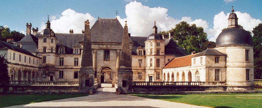 Chateau de Tanlay (Borgoña - Francia-) CRUCEROS FLUVIALES BORGOÑA FRANCIA CANAL DE BORGOÑA BARGE HOTEL CRUCERO FRANCIA CRUCEROS FAMILIARES CRUCERO EN FAMILI CHATEAU TANLAY A